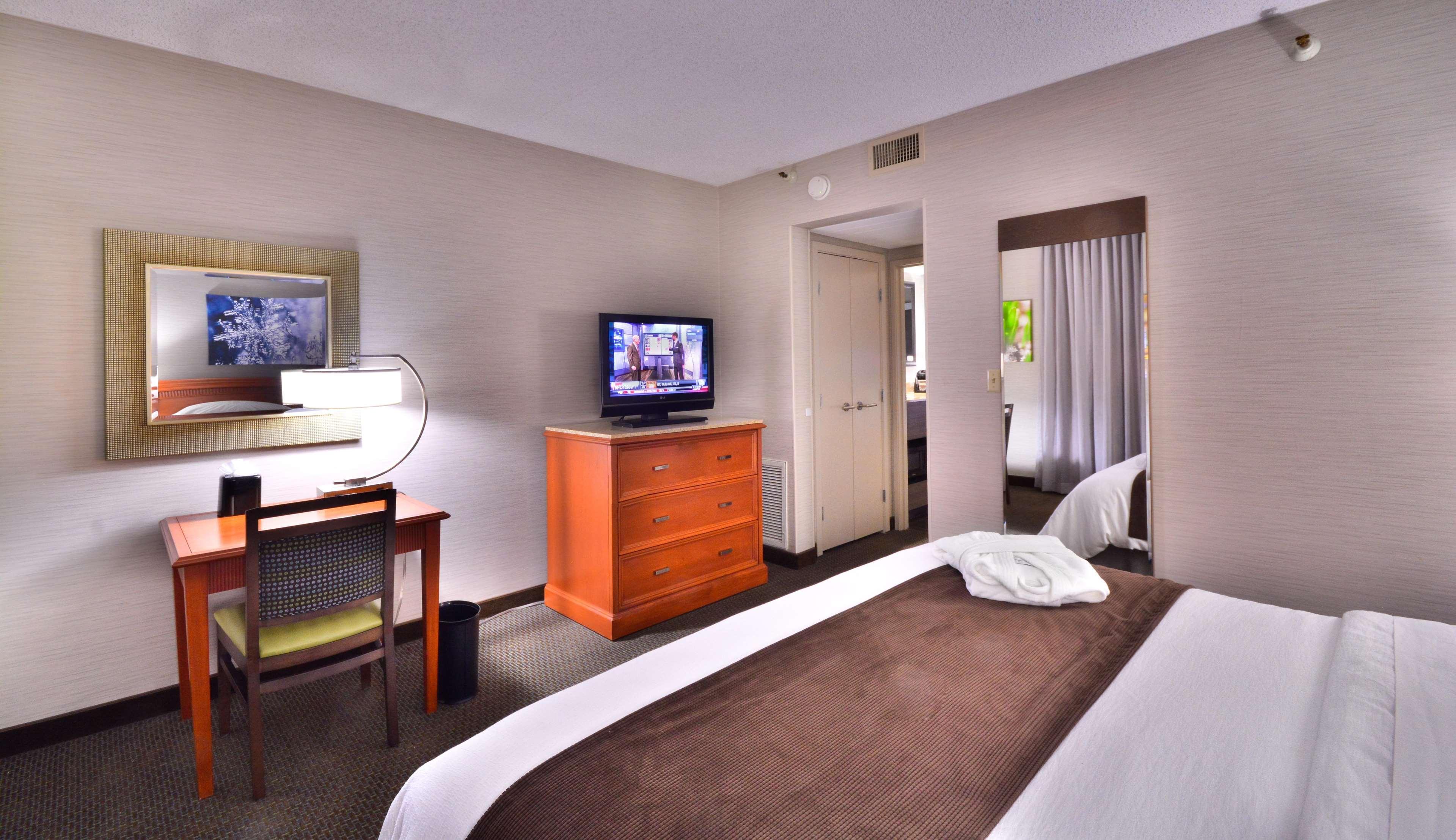 Embassy Suites By Hilton Denver Central Park Room photo